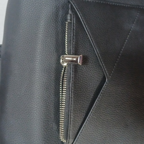 REACTION by KENNETH COLE BACK PACK PURSE IS A BEAUTIFUL BLACK ⚫️ - Picture 3 of 9